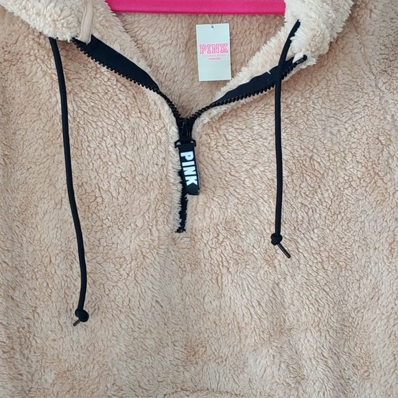 VS Pink Varsity Sherpa - Picture 4 of 6